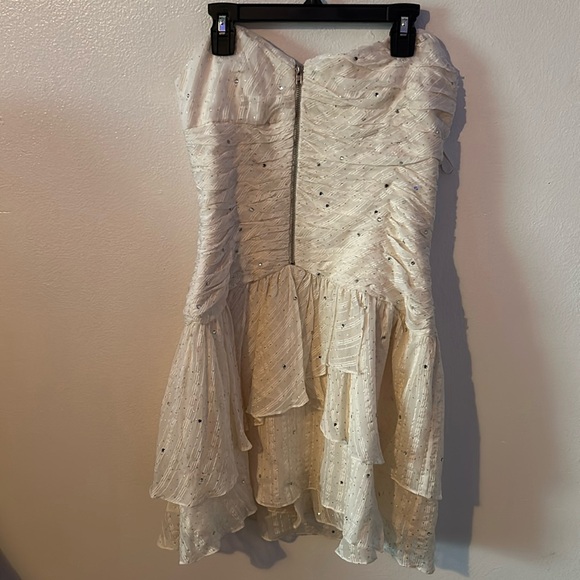Jill Stuart cream ruffle strapless zip front dress bling and jewls size 6 - Picture 1 of 4